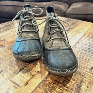 Sorel women's duck bootie-size 9